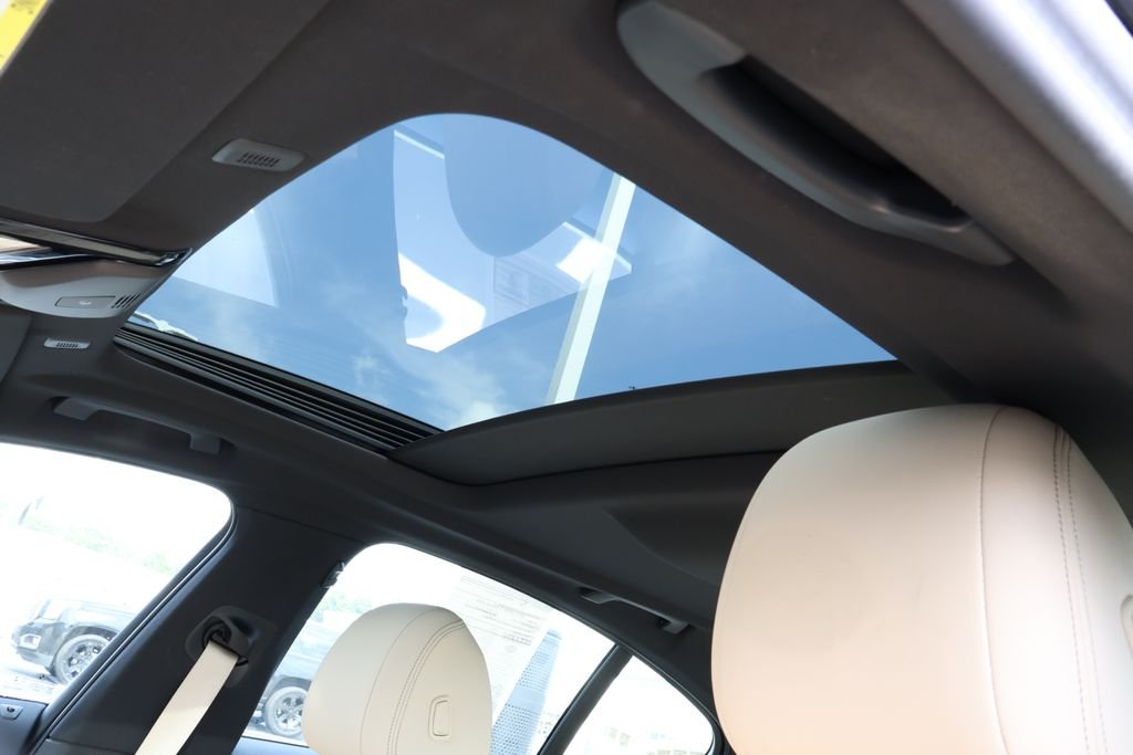 Used 2023 Black BMW i image 15