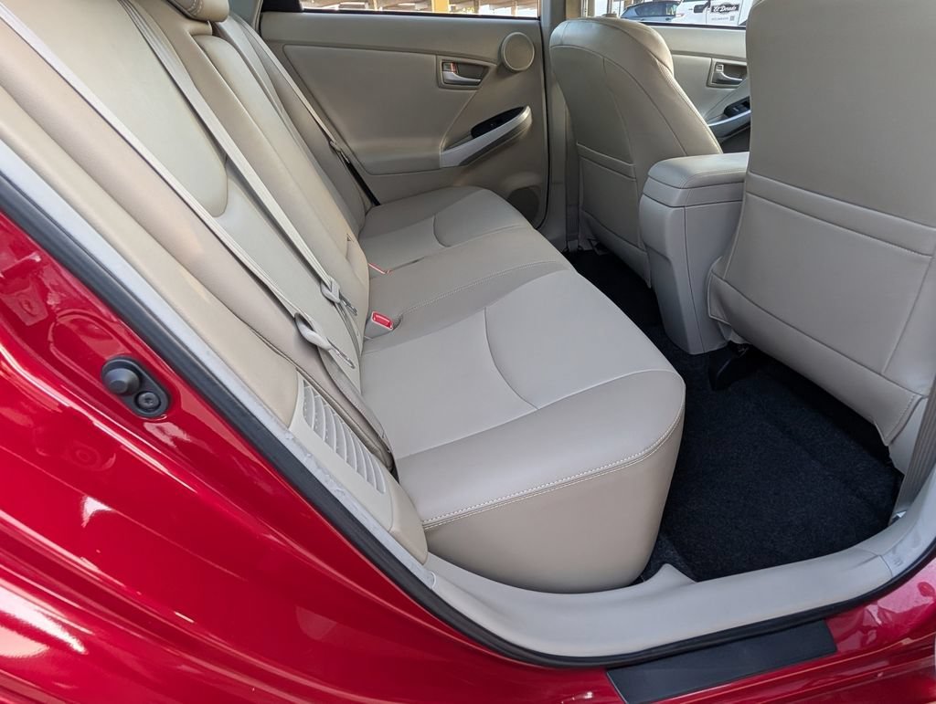 Used 2015  Toyota Four image 21
