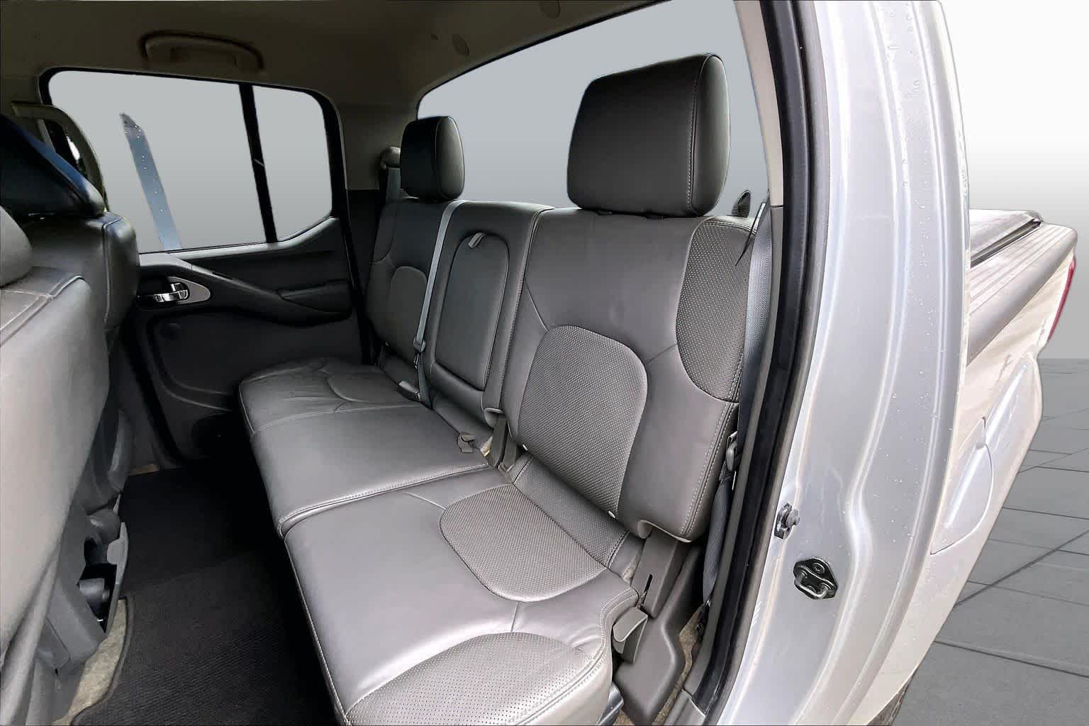 Used 2011 Radiant Silver Nissan SL image 19