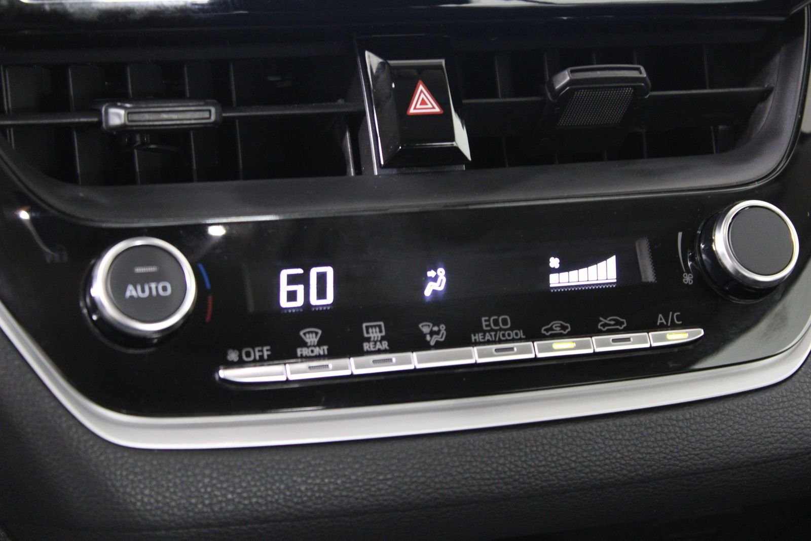 Used 2025 White Toyota LE image 23