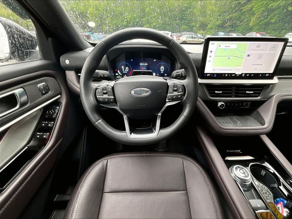 Used 2025 Black Metallic Ford Platinum image 18