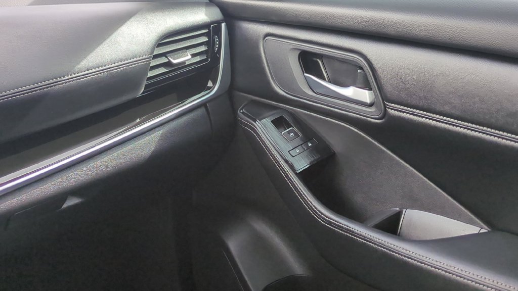 Used 2024 Black Nissan SL image 16