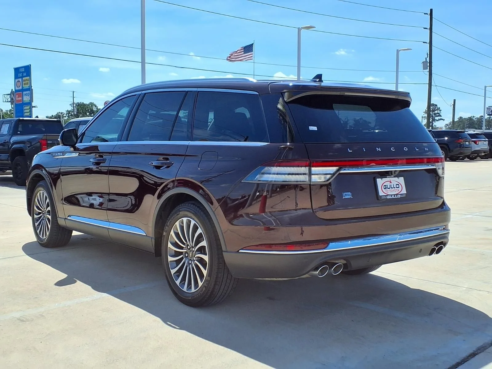 Used 2024 Red Lincoln Reserve image 2