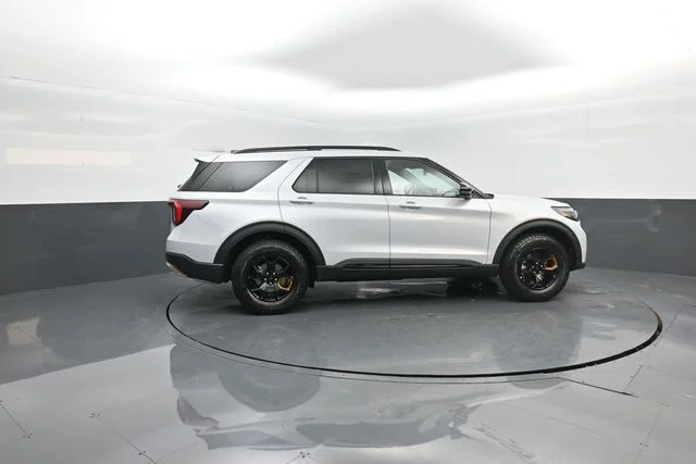 New 2026 White Ford Tremor image 8
