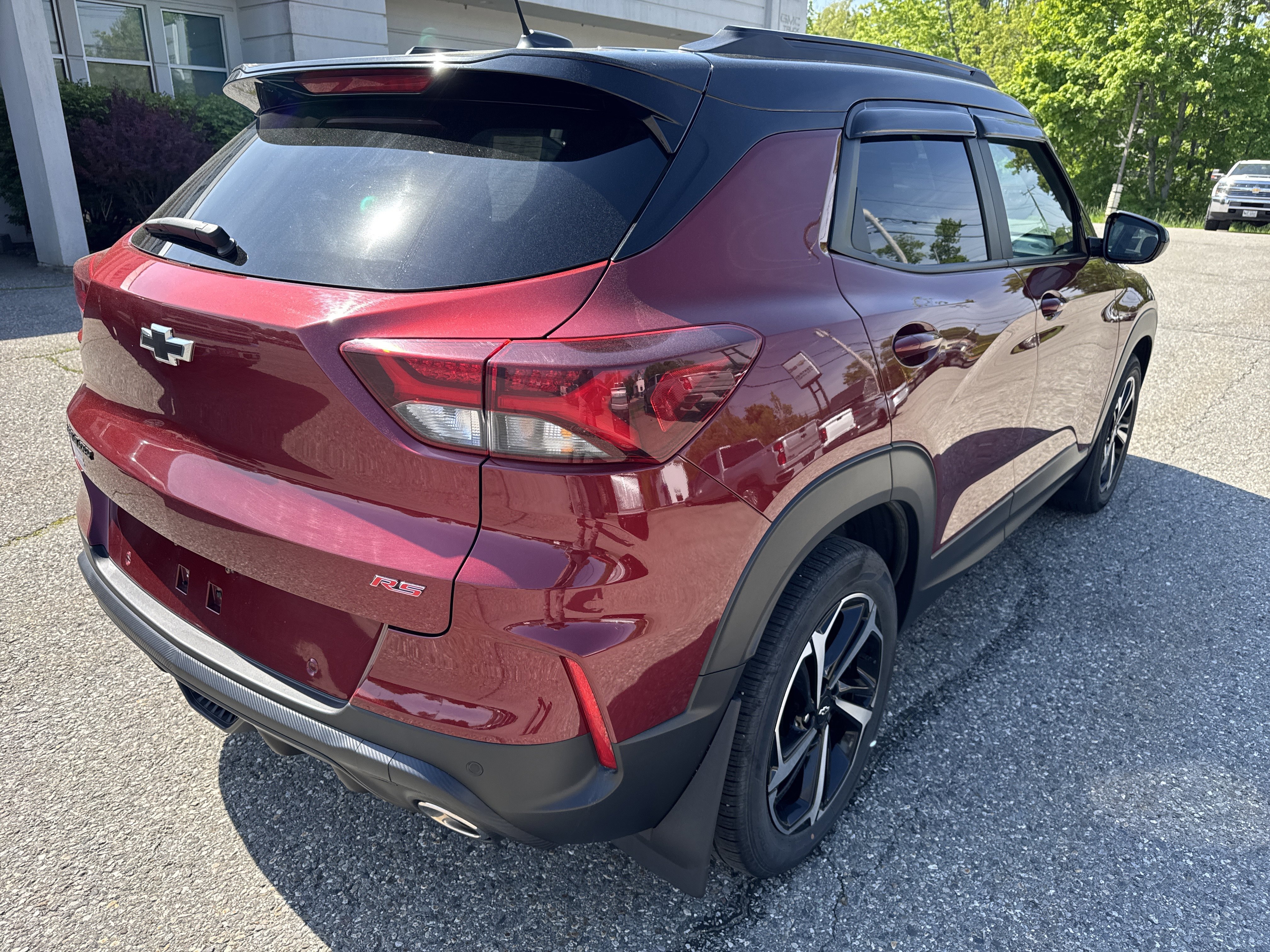 Used 2022 Crimson Metallic Chevrolet RS image 5