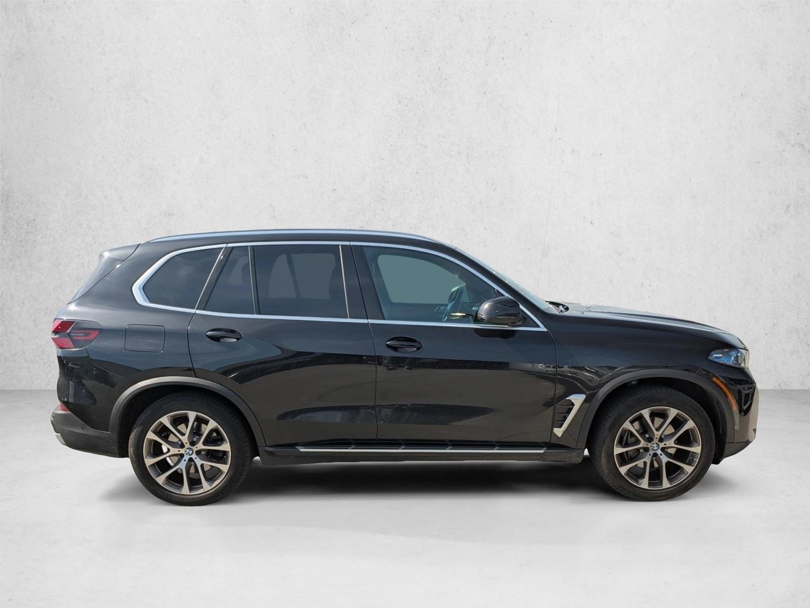 Used 2024 Black Sapphire Metallic BMW xDrive40i image 4