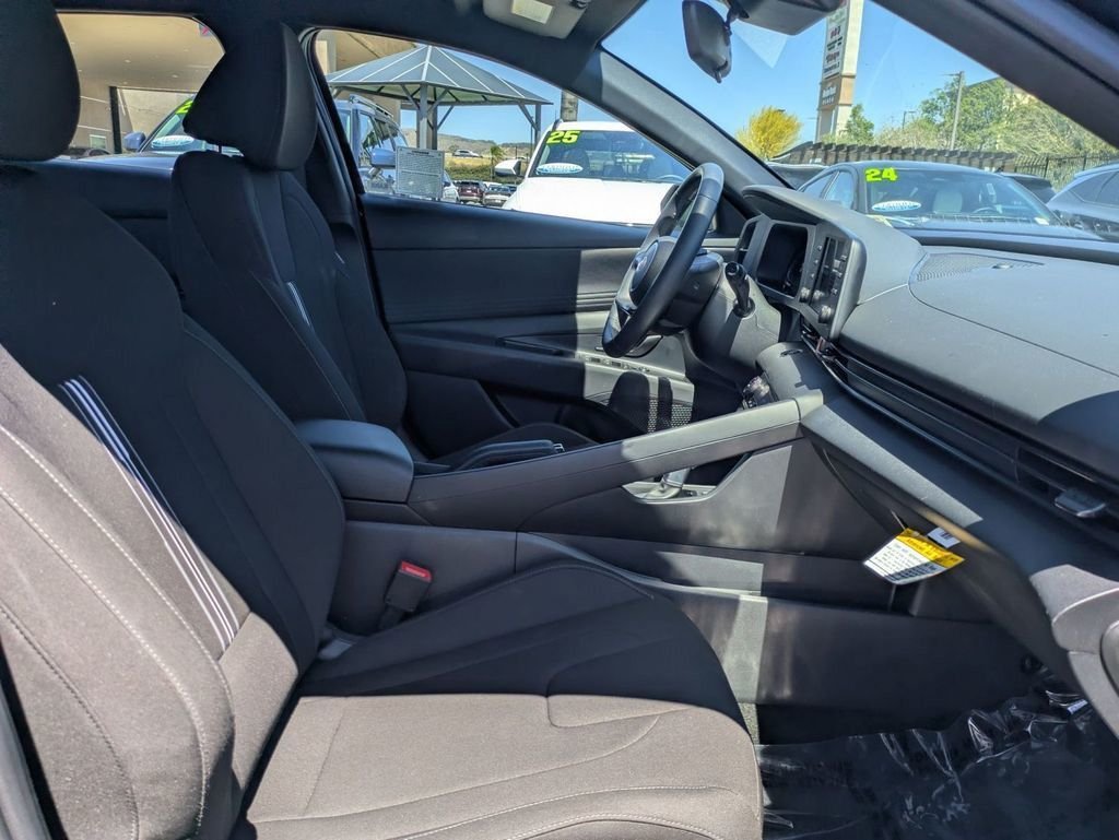 2025 Hyundai Elantra SEL - Photo 30