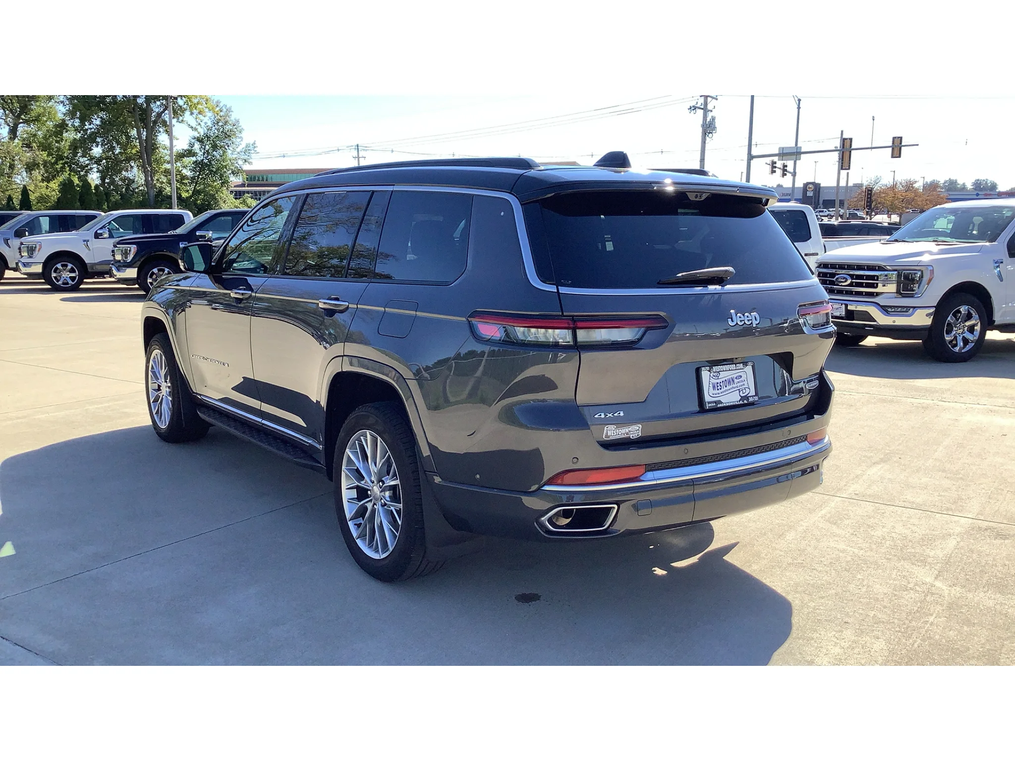 Used 2025 Metallic Jeep Summit image 6