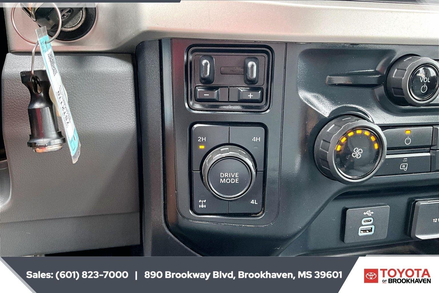 Used 2023 Oxford White Ford XL image 22
