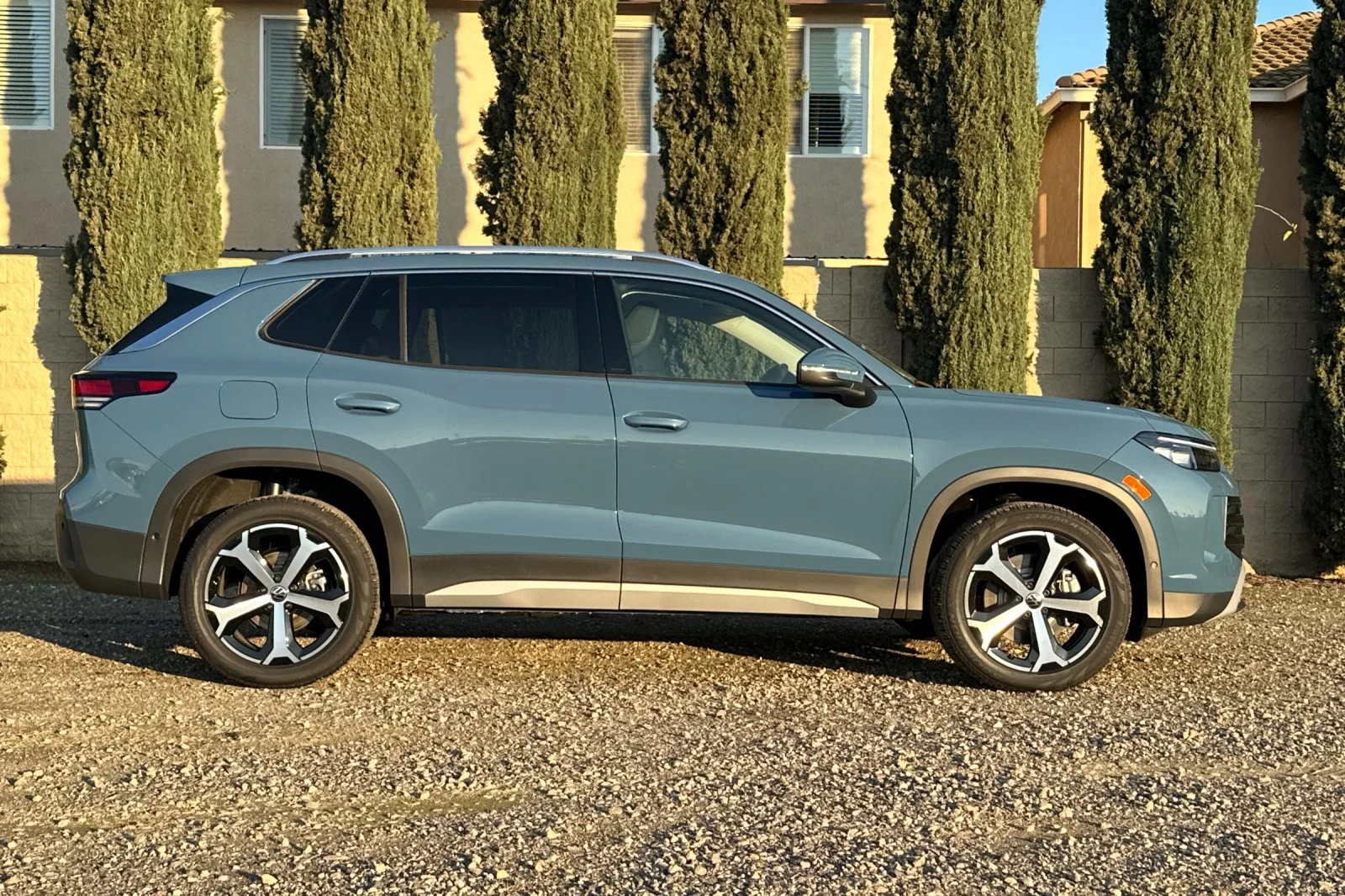 New 2026 Monterey Blue Pearl Volkswagen SE image 3