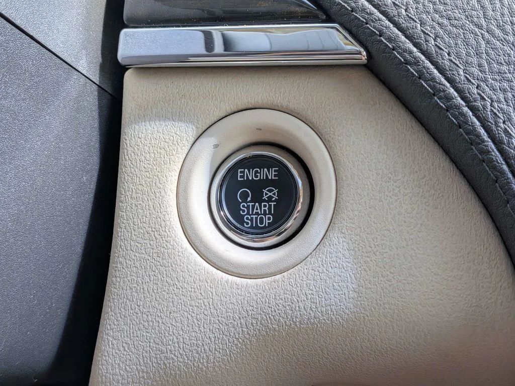 Used 2013 Beige Lincoln Base image 27