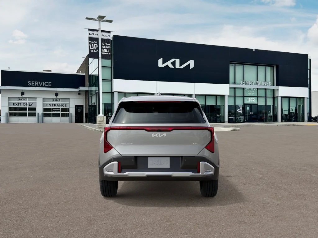 New 2027 Ivory Silver Kia S image 5