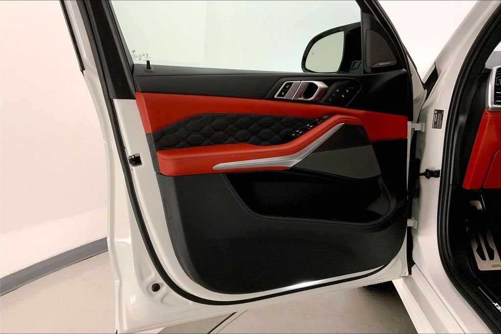 Used 2022 Alpine White BMW  image 24