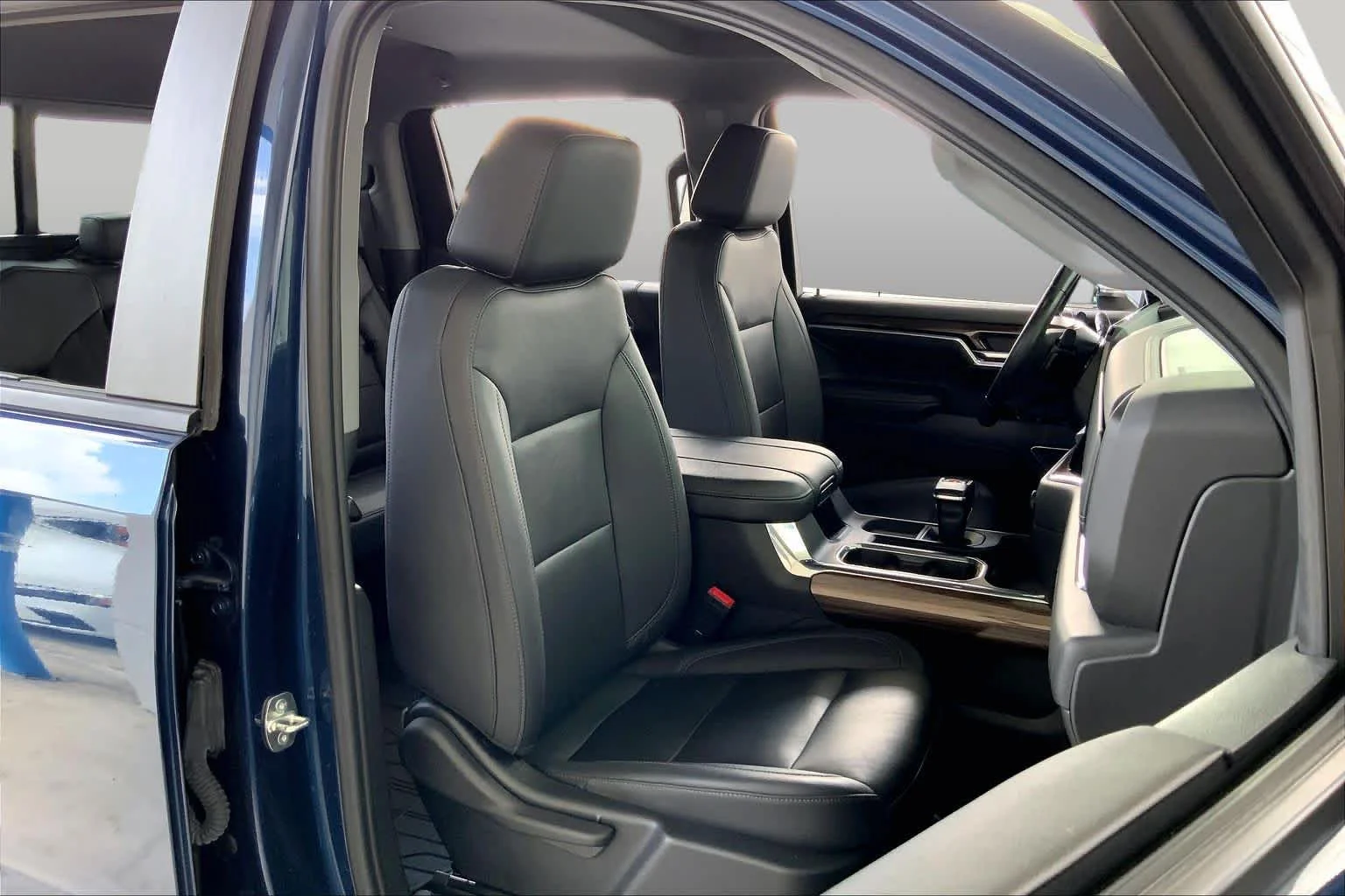 Used 2023 Northsky Blue Metallic Chevrolet RST image 9