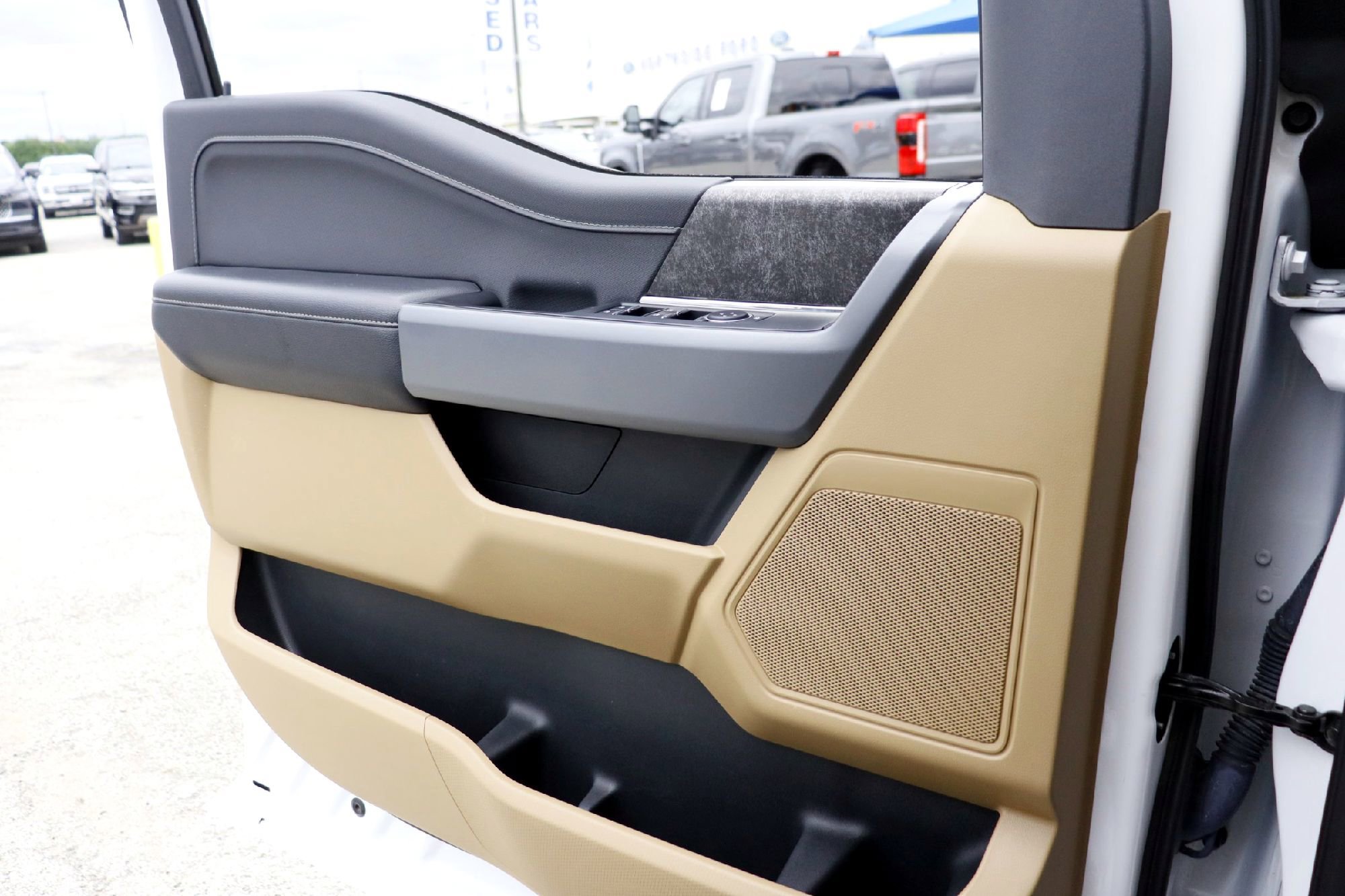 Certified Used 2023 Oxford White Ford XLT image 18