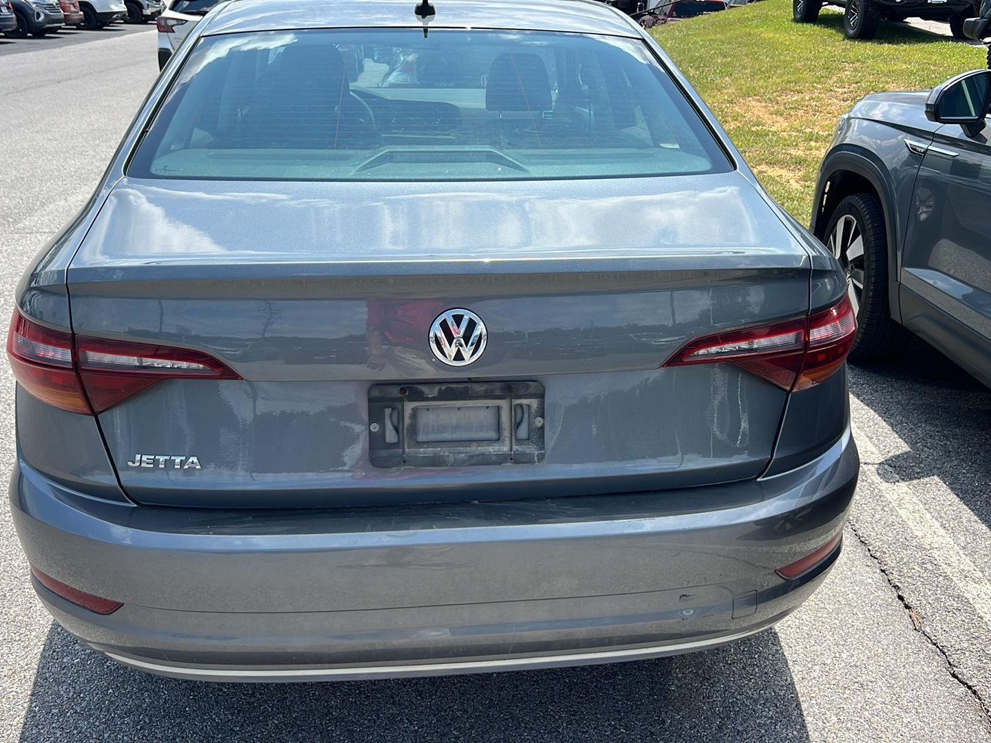 Used 2019 Platinum Gray Metallic Volkswagen SE image 5