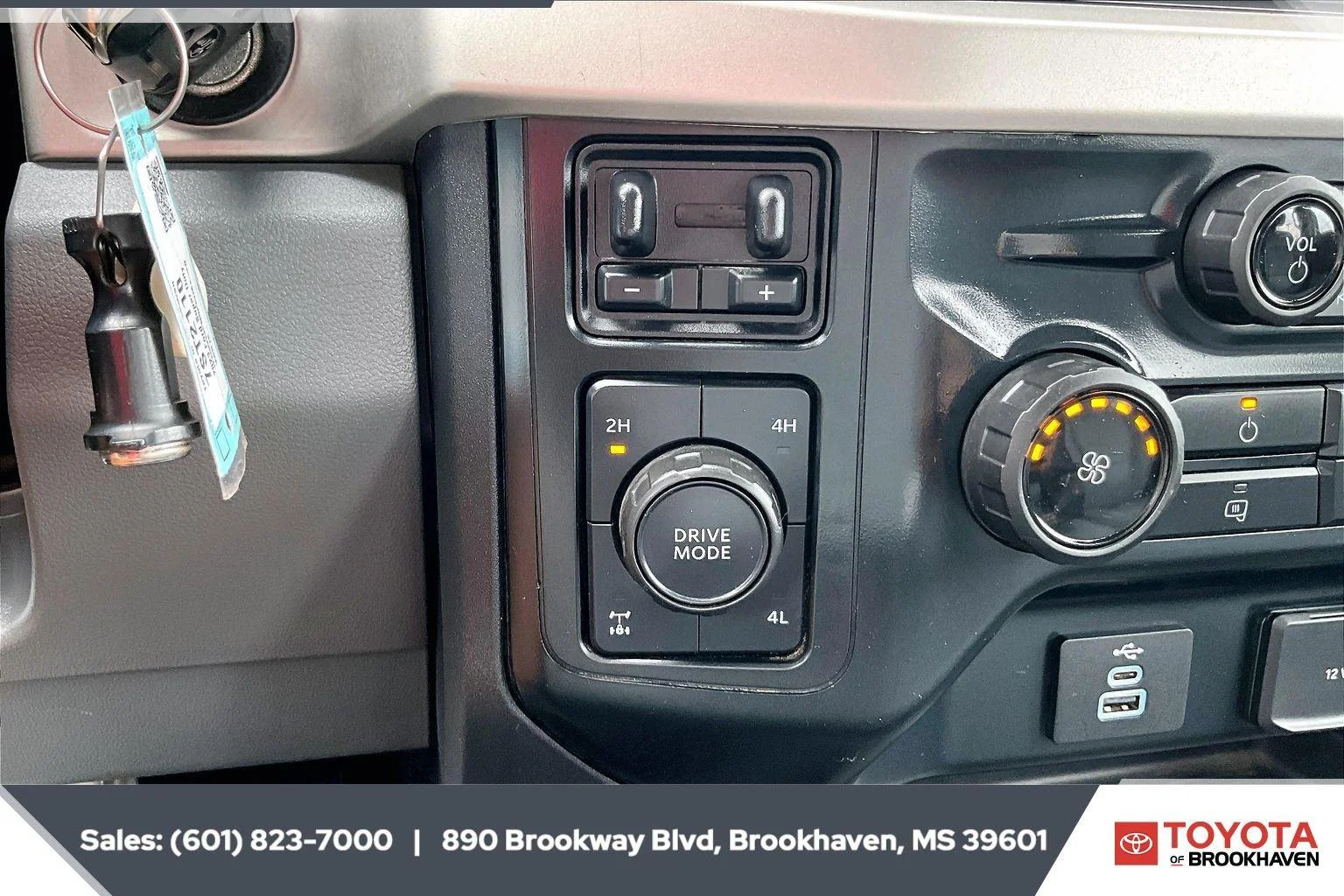 Used 2023 Oxford White Ford XL image 22