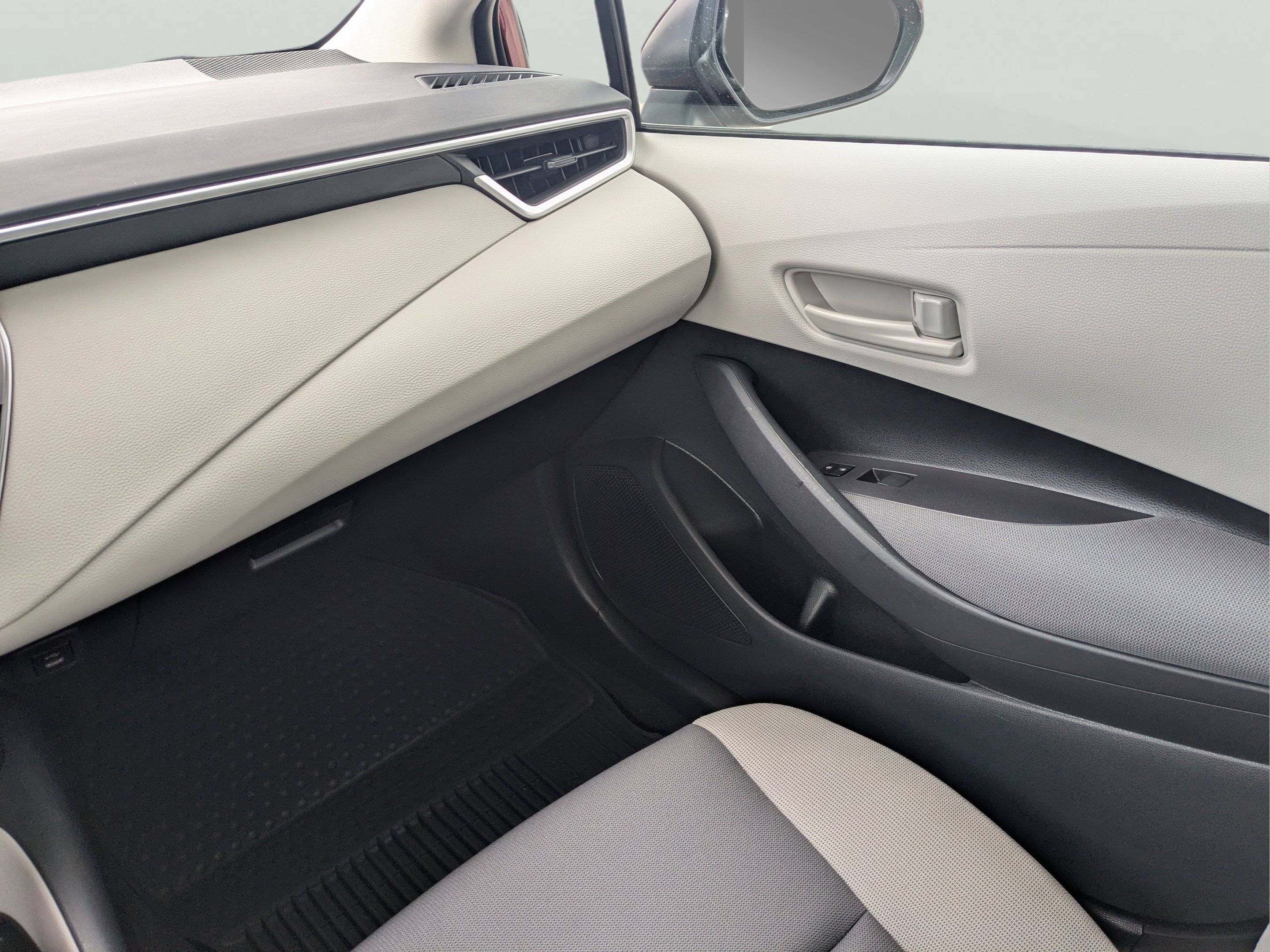 2024 Toyota Corolla LE - Photo 14
