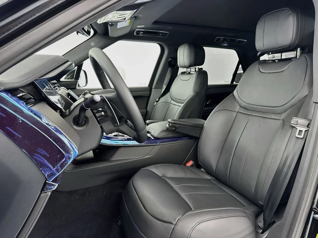 New 2027 Santorini Black Land Rover Dynamic SE image 21