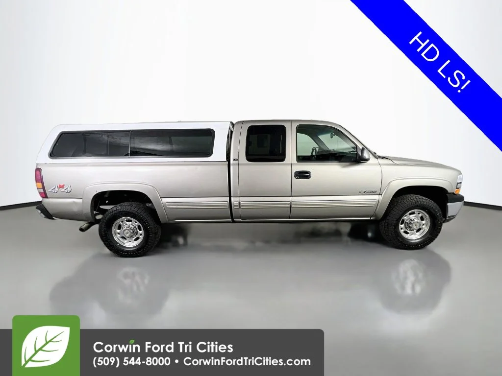 Used 2000 White Chevrolet LS image 16