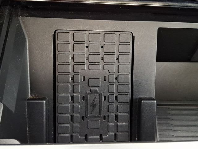 Used 2023  Ford Lariat image 25