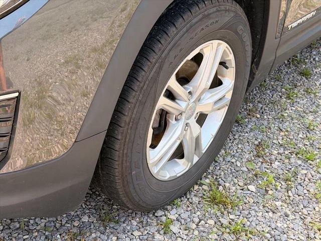 Used 2021 Gray GMC SLE image 9