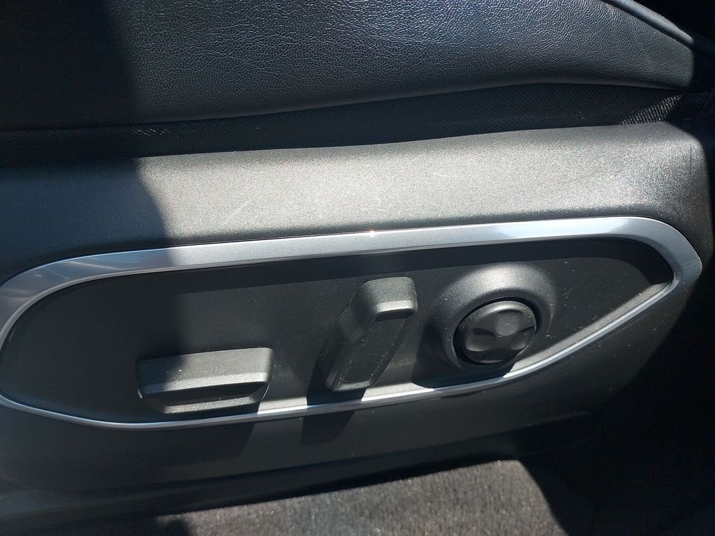 Used 2023 Gray Jeep Base image 18