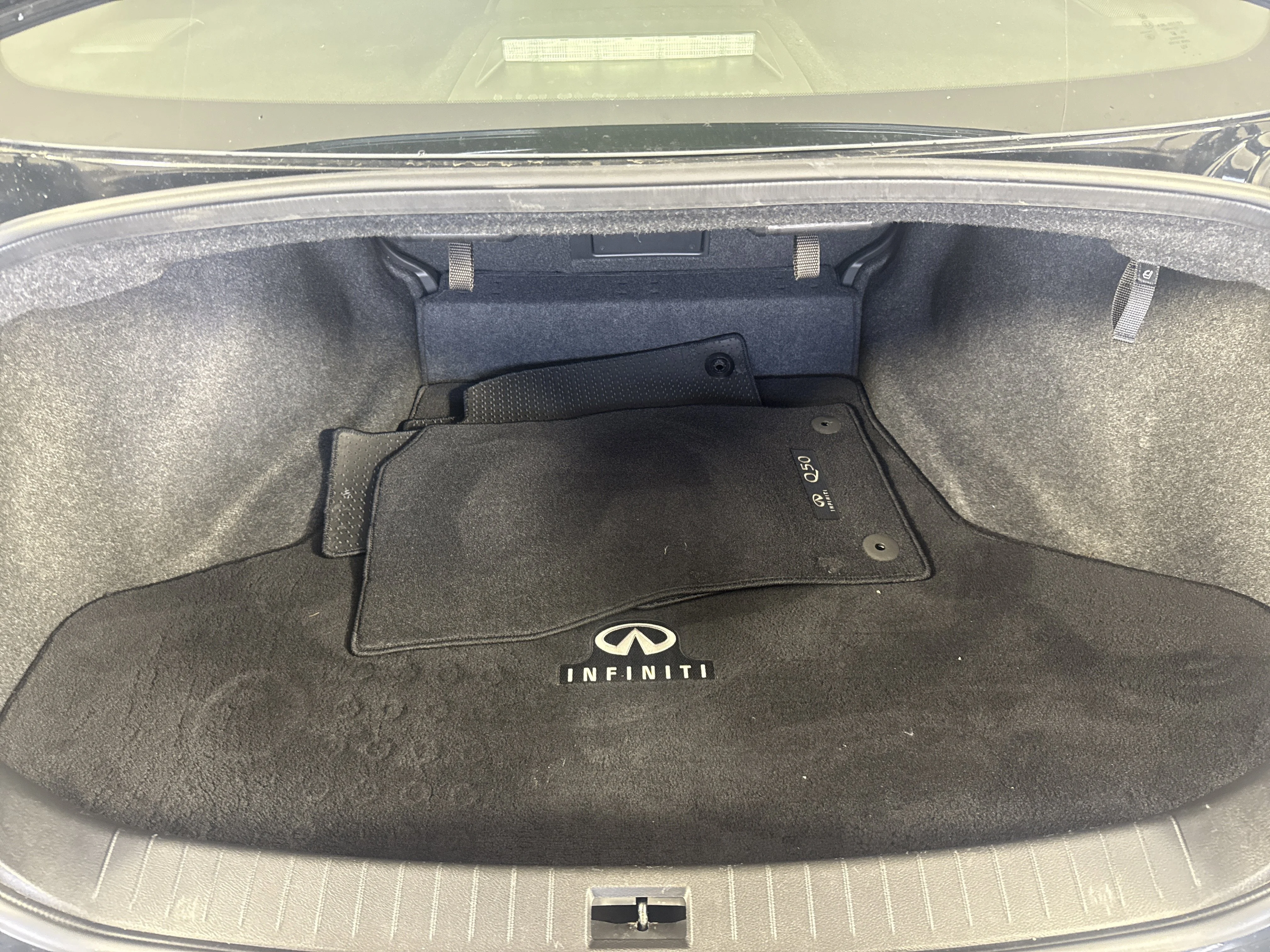 Used 2023 Midnight Black INFINITI LUXE image 21