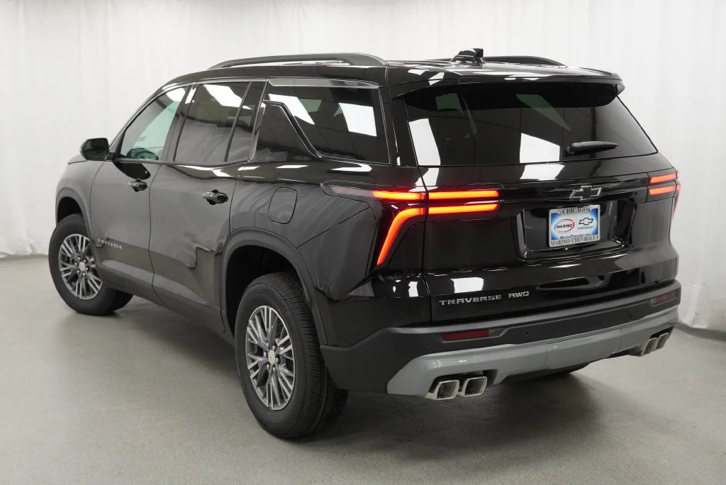 New 2027 Mosaic Black Metallic Chevrolet LT image 5