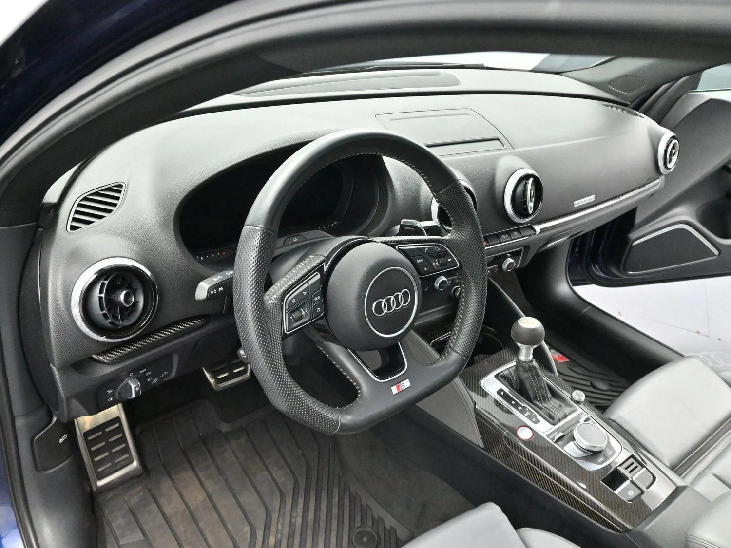 Used 2019 Navarra Blue Metallic Audi Premium Plus image 13