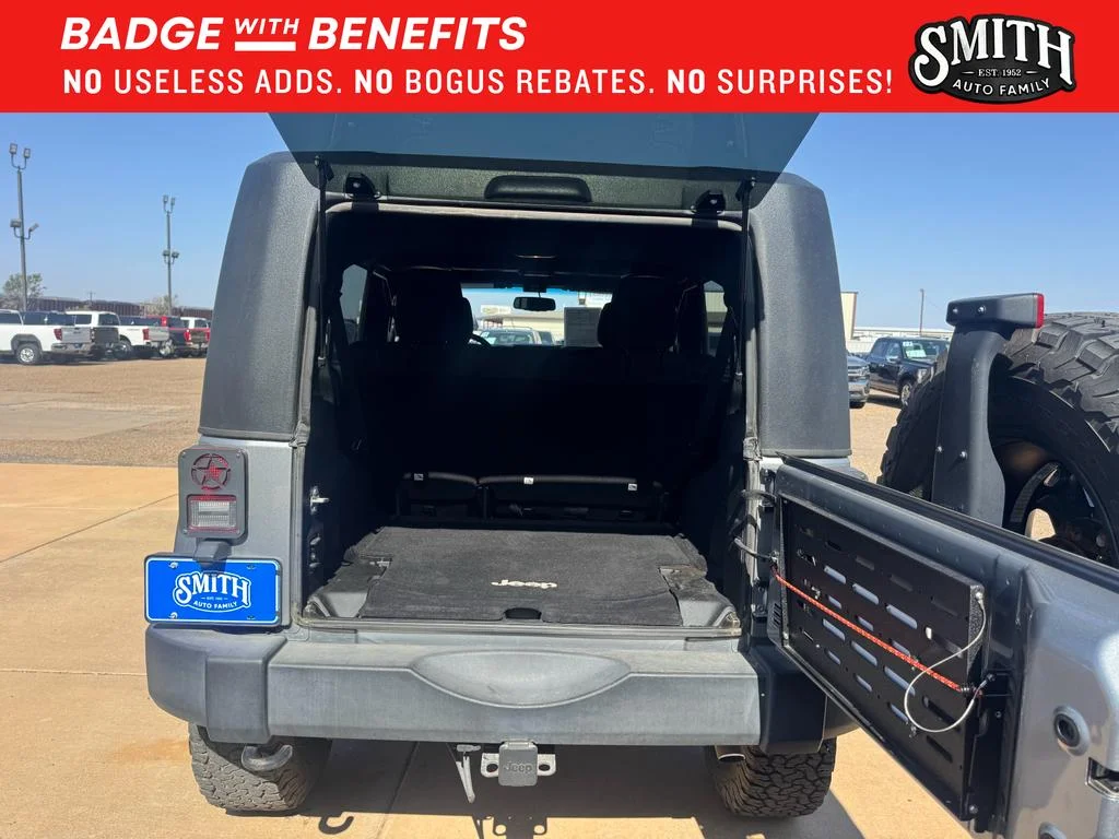 Used 2017 Billet Silver Metallic Clearcoat Jeep Sport image 11