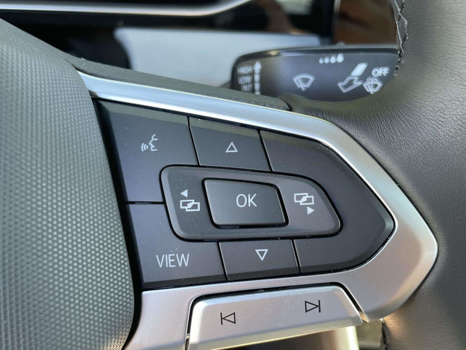 New 2026 Opal White Pearl Volkswagen SE image 25