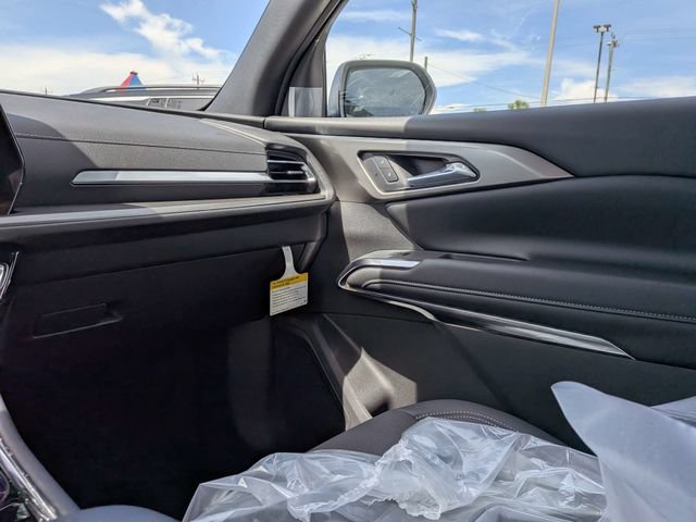 New 2027 Summit White Chevrolet LT image 18