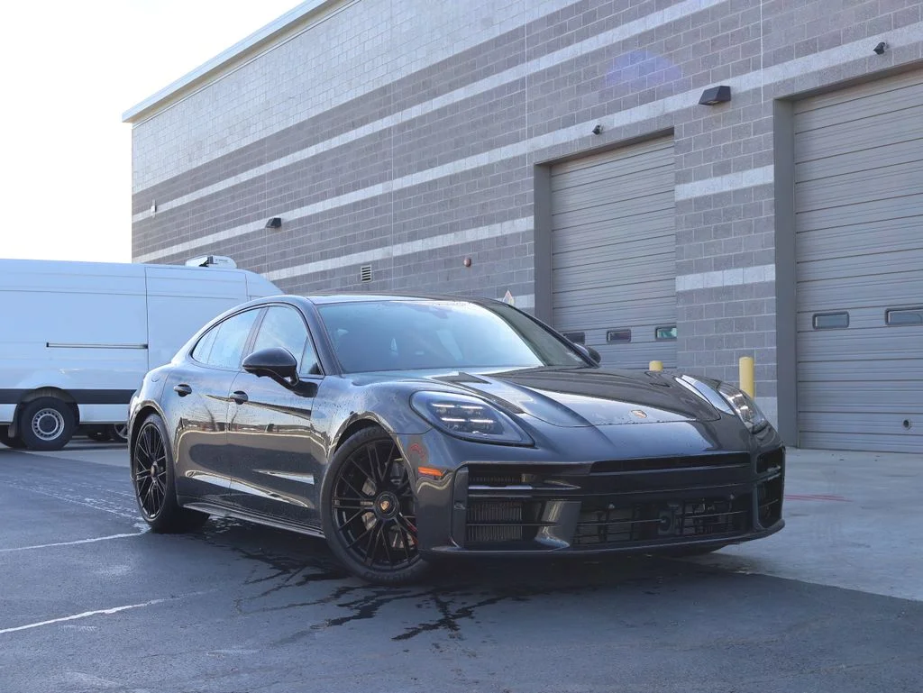 2025 Porsche Panamera GTS's photo