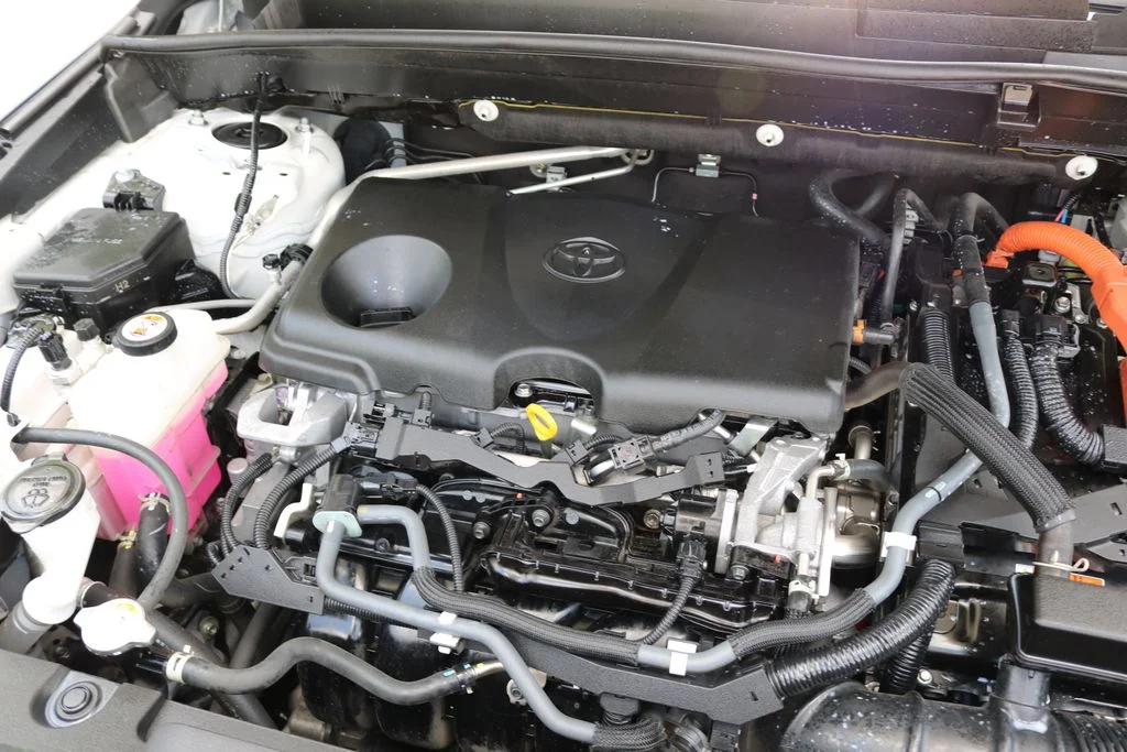 Used 2021 White Toyota LE image 21