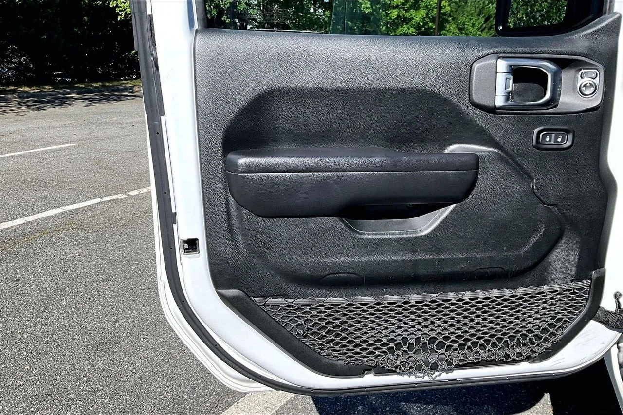 Used 2021 White Jeep Sport S image 26