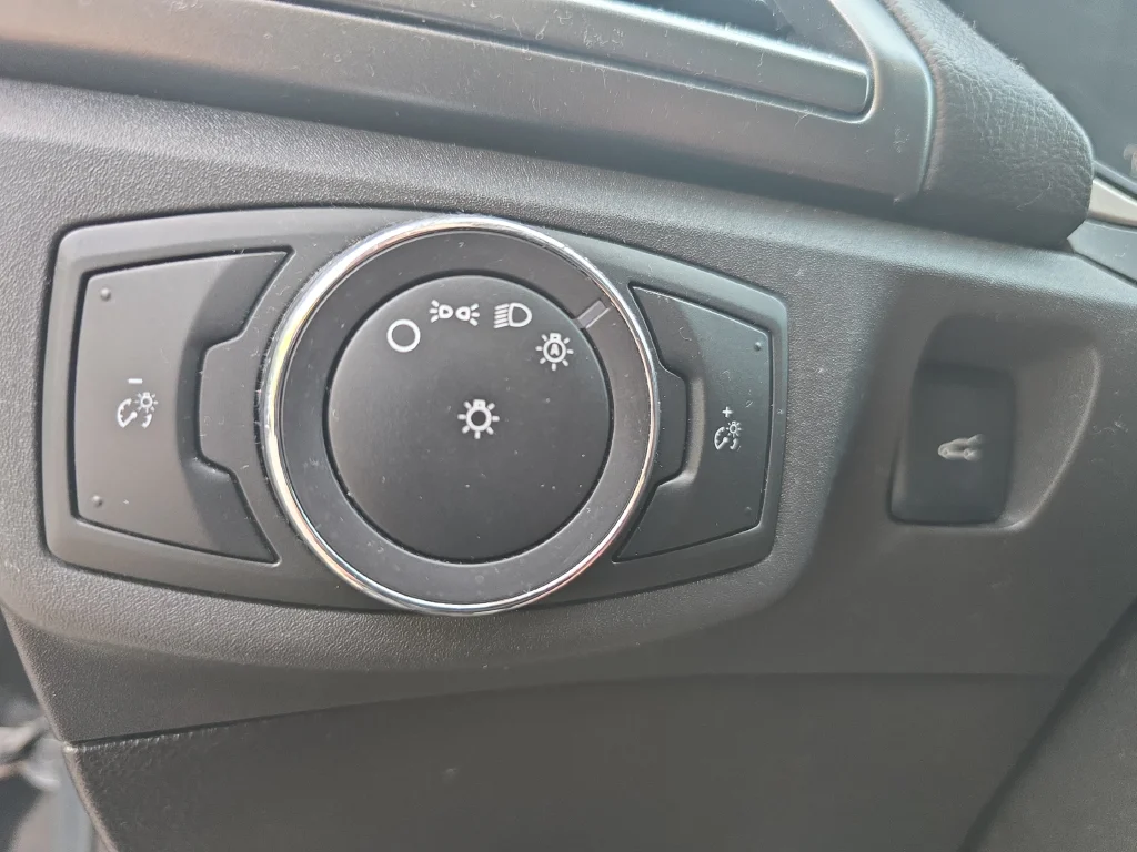 Used 2014 Black Ford SE image 14