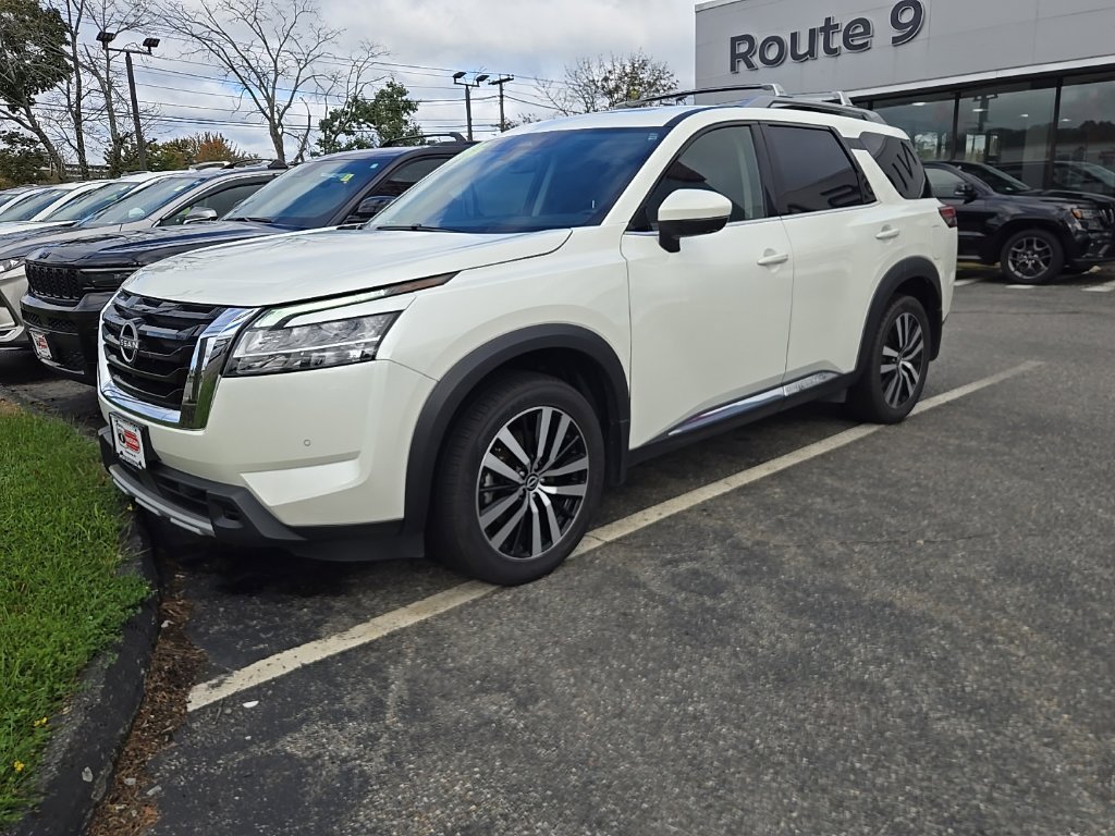 Used 2024 White Nissan Platinum image 5