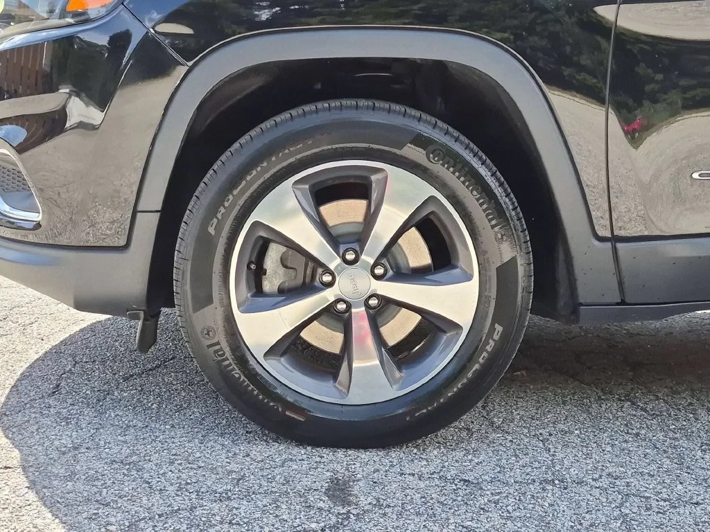 Used 2019 Black Jeep Limited image 27
