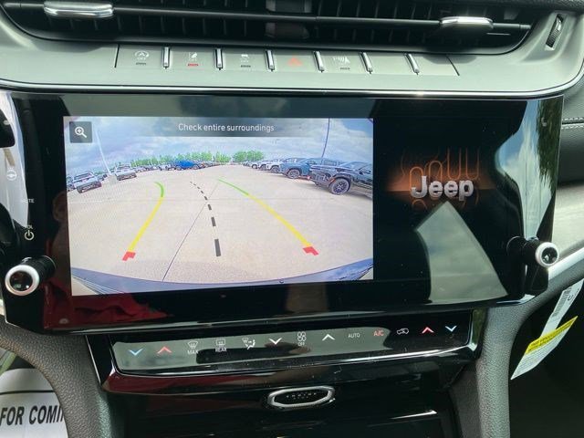 New 2026 Diamond Black Crystal Pearl-Coat Exterior Paint Jeep Limited image 18