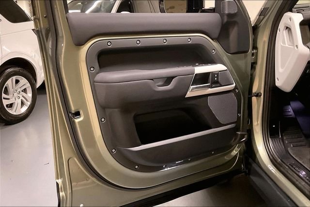 Used 2020 Green Land Rover First Edition image 25