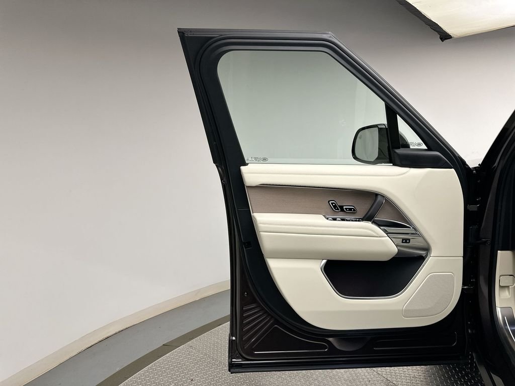 New 2026 Charente Grey Land Rover SE image 9