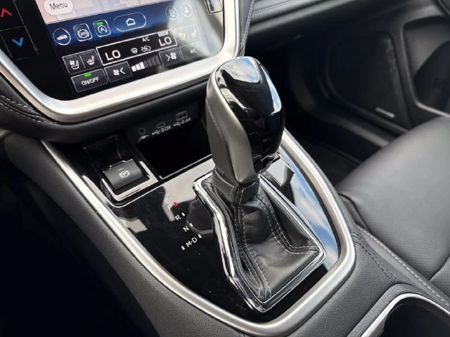 Used 2025 Crystal White Pearl Subaru Touring image 26