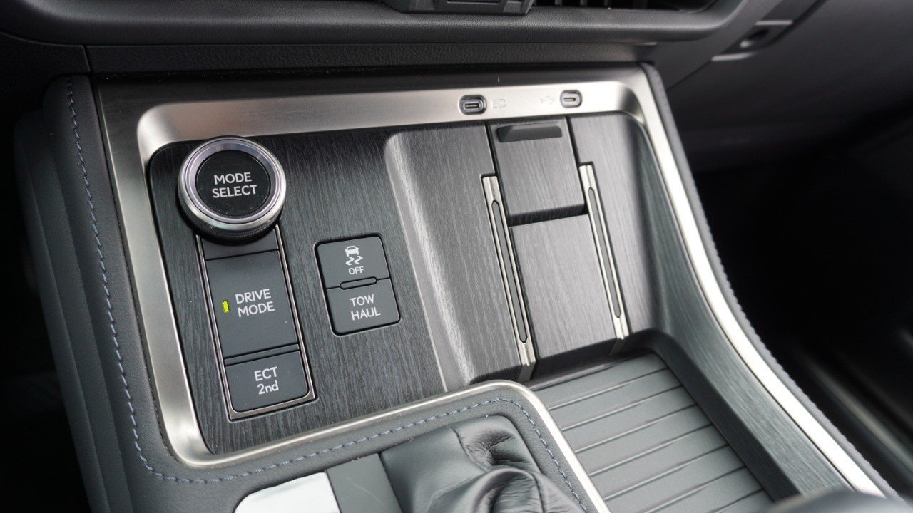 Used 2024 Gray Lexus GX 550 Luxury image 19