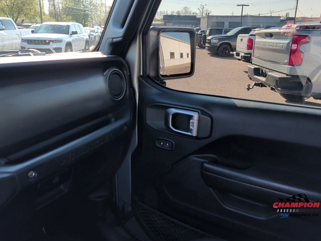 Used 2020 Silver Jeep Sport S image 19