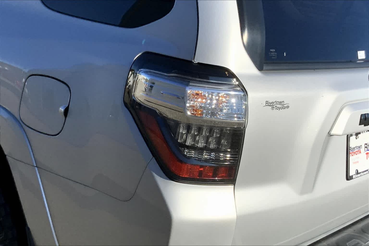 Used 2019 Classic Silver Metallic Toyota SR5 image 27