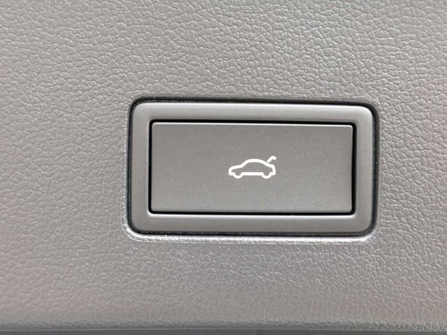 New 2026 White Volkswagen 2.0T SE w/Technology image 13