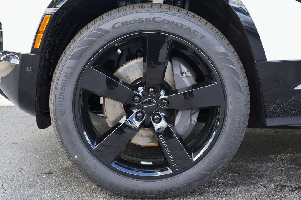 New 2026 Fuji White Land Rover X-Dynamic SE image 9