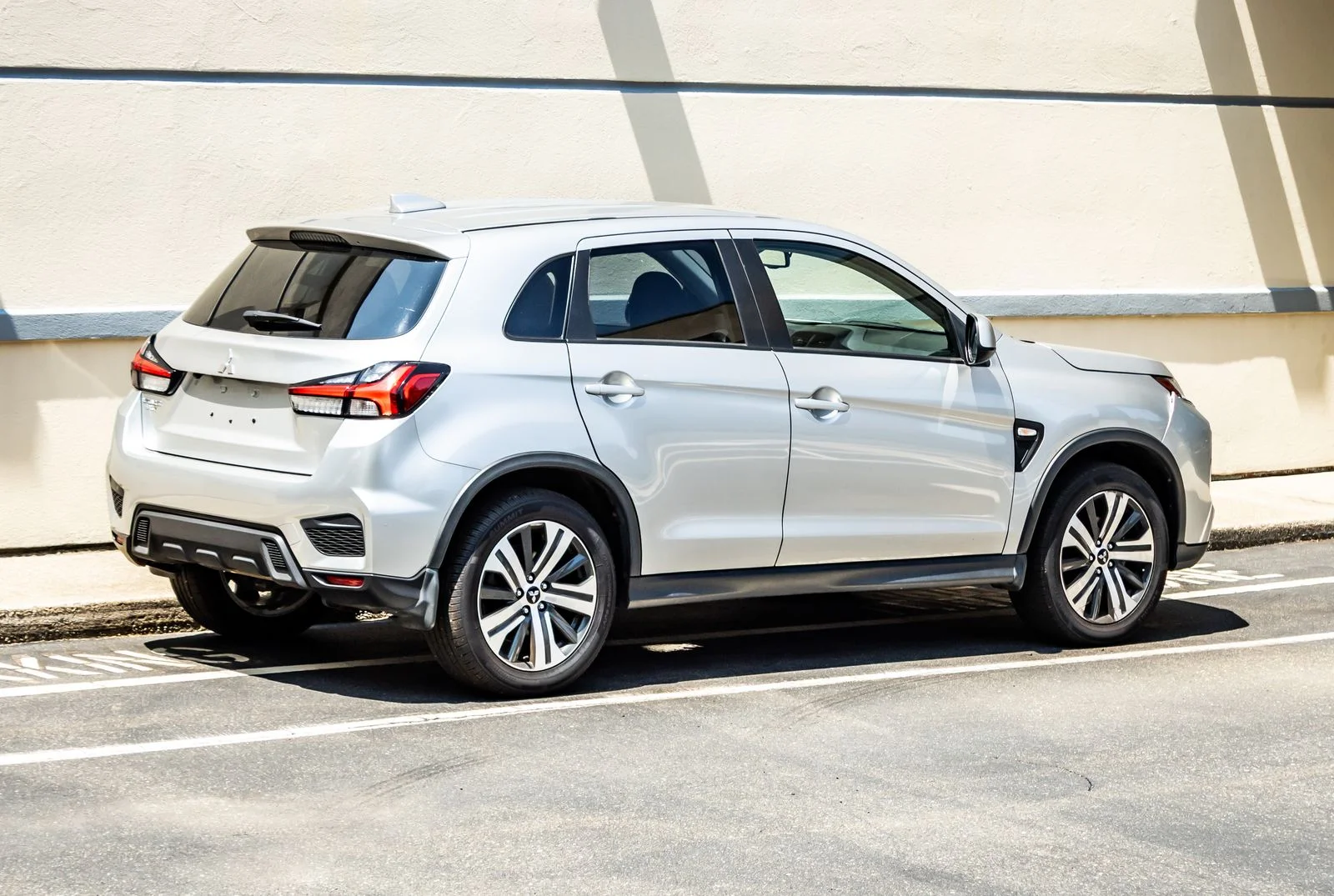 Used 2024 Gray Mitsubishi 2.0 ES image 8