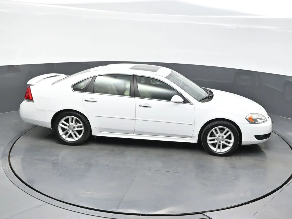 Used 2014 White Chevrolet LTZ image 34